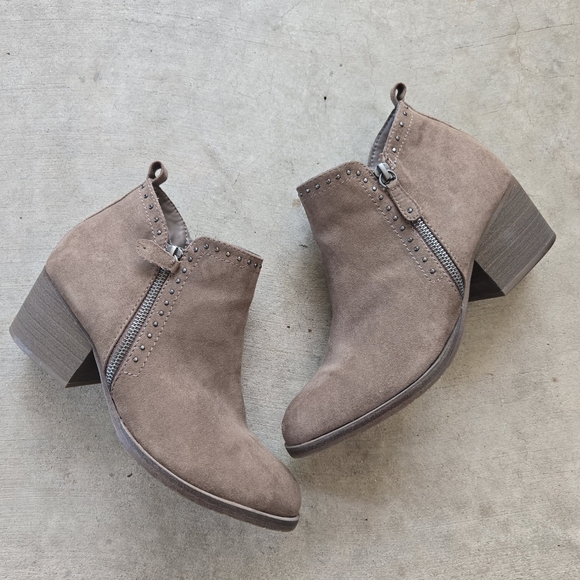 Sonoma Doubles Zipper Vegan Leather Booties 2" Heel Stone Taupe 8 - Picture 1 of 10